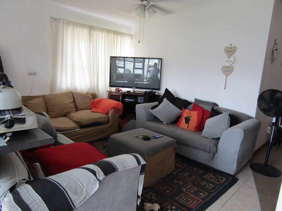 8 Bedroom Property for Sale in Wavecrest Eastern Cape